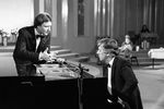 Актер Андрей Миронов и композитор Раймонд Паулс на «Голубом огоньке», 1983 год