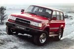 Появившийся в&nbsp;1989 году <b>Land Cruiser 80</b> изменился до&nbsp;неузнаваемости: граненый стиль ушел в&nbsp;прошлое, автомобиль заметно подрос в&nbsp;габаритах. Восьмидесятая серия стала первым шагом Toyota к&nbsp;внедорожнику с&nbsp;претензией на&nbsp;престиж. Кожаный салон, «продвинутая» аудиосистема и прочие элементы роскоши, не умаляли внедорожных достоинств этого автомобиля. Блокировки всех трех дифференциалов вкупе с&nbsp;тяговитыми моторами позволяли залезать на&nbsp;машине в&nbsp;самые глухие дебри. В&nbsp;России за&nbsp;Land Cruiser 80&nbsp;упорно прижилось прозвище «бандитский» за&nbsp;характерную аудиторию, выбиравшую этот автомобиль в&nbsp;«лихие» 90-е.