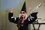 Солистка группы Blondie Дебби Харри во время выступления в театре Buckhead Theatre в Атланте, США, 2 октября 2013 года