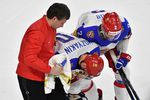 Сборная России победила команду Германии в групповом раунде чемпионата мира по хоккею в канун Дня Победы, но потеряла из-за травмы капитана Сергея Мозякина