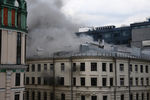 На месте пожара в жилом доме на Тверской улице в центре Москвы, 2 июля 2020 года