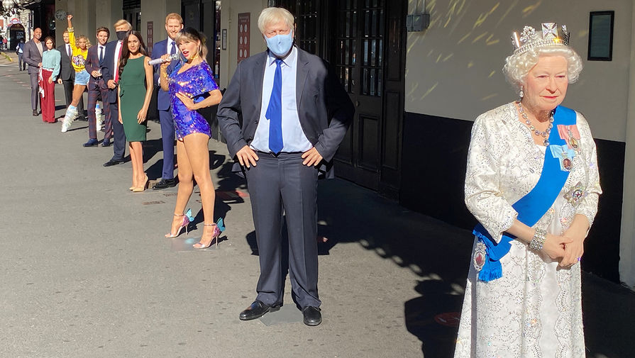 Восковые фигуры у Музея мадам Тюссо в Лондоне