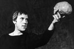 Владимир Высоцкий в спектакле «Гамлет» на сцене Театра на Таганке, 1971 год