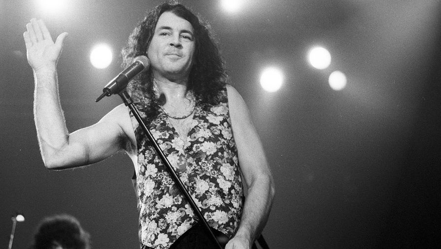 Иэн Гиллан во время выступления с&nbsp;группой Deep Purple в&nbsp;Берлине, 1993 год