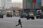 Военная техника азербайджанской армии во время военного парада в&nbsp;Баку, 10 декабря 2020 года
