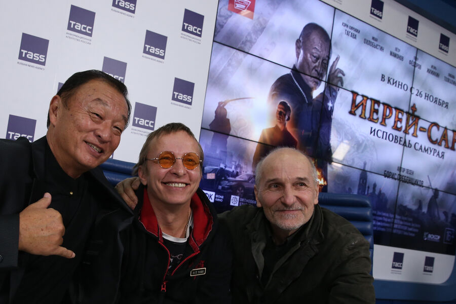 Актеры Кэри-Хироюки Тагава, Иван Охлобыстин и Петр Мамонов (слева направо) во время пресс-конференции, посвященной выходу в&nbsp;прокат фильма режиссера Егора Баранова &laquo;Иерей-сан, 2015&nbsp;год