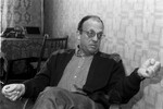 Леонид Володарский у себя дома, 1990 год