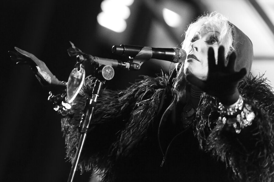 Солистка группы Blondie Дебби Харри во время выступления на&nbsp;Super Bowl Boulevard на&nbsp;Таймс-сквер, Нью-Йорк, 1&nbsp;февраля 2014&nbsp;года