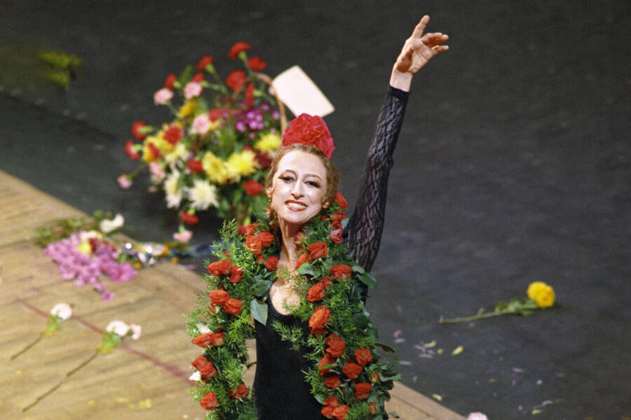 Балерина Майя Плисецкая во время творческого вечера, посвященного 60-летнему юбилею Майи Плисецкой в&nbsp;Большом театре в&nbsp;Москве, 10&nbsp;ноября 1985&nbsp;года