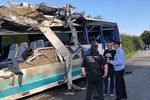 На месте столкновения рейсового пассажирского автобуса с грузовиком на участке дороги Переславское - Янтарный в районе поселка Кумачево, Калининградская область, 27 сентября 2020 года