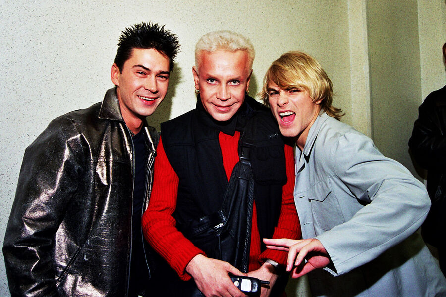 Российский артист Борис Моисеев (в центре) и Участники группы &laquo;На-На&raquo; Владимир Политов (слева), Павел Соколов (справа)