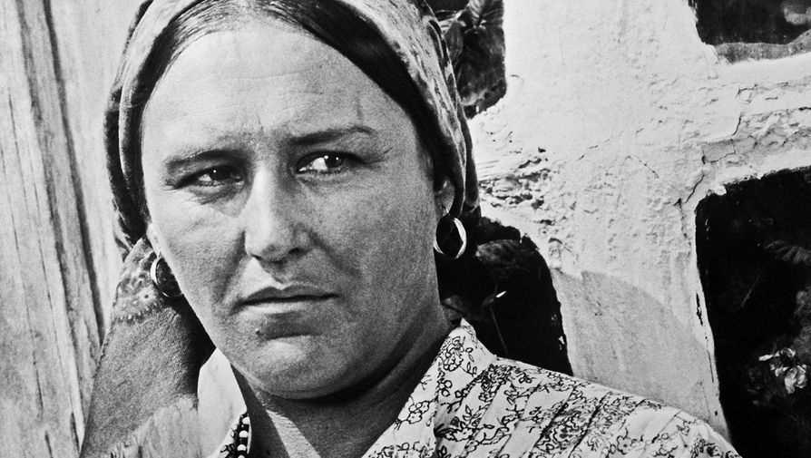Нонна Мордюкова в роли Натальи Степановны в фильме «Они сражались за Родину», 1975 г.