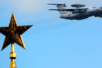 Самолет дальнего радиолокационного обнаружения и управления А-50У во время репетиции воздушной части Парада Победы в Москве, 2014 год