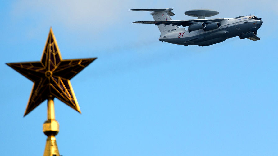 Самолет дальнего радиолокационного обнаружения и управления А-50У во время репетиции воздушной части Парада Победы в Москве, 2014 год