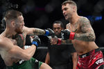 Конор Макгрегор и Дастин Порье во время главного поединка турнира UFC 264, 10 июля 2021 года