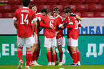 Футболисты сборной России празднуют свой первый гол в&nbsp;матче отборочного этапа чемпионата мира по&nbsp;футболу 2022&nbsp;года между&nbsp;сборными России и Словакии