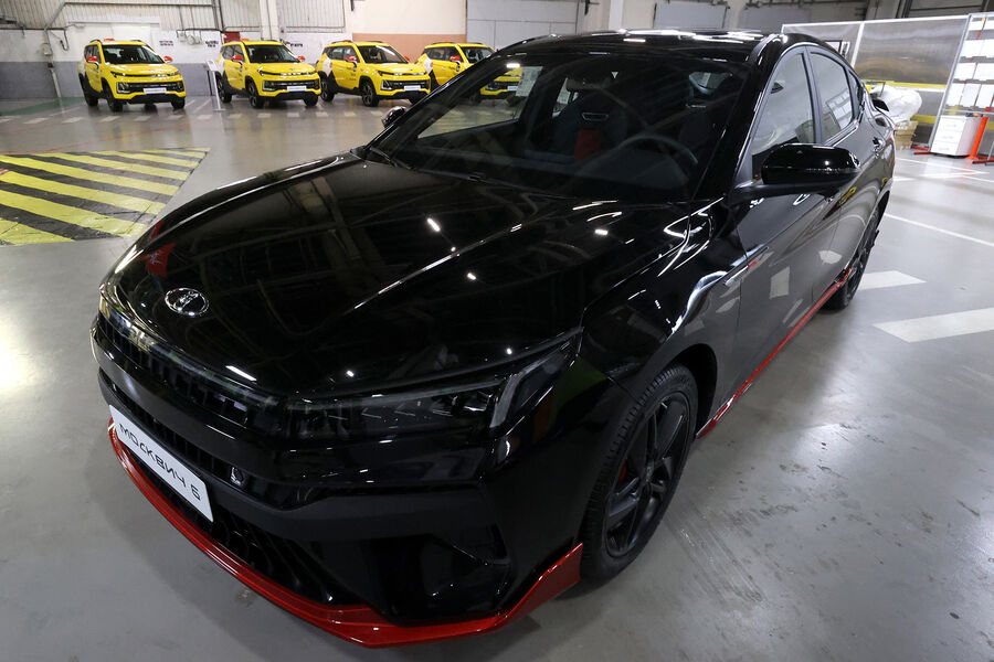 Автомобиль &laquo;Москвич-6&raquo; в&nbsp;цехе автомобильного завода &laquo;Москвич&raquo;