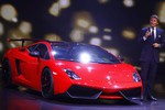 Генеральный директор Lamborghini Стефан Винкельман на презентации Lamborghini Gallardo Super Trofeo Stradale.