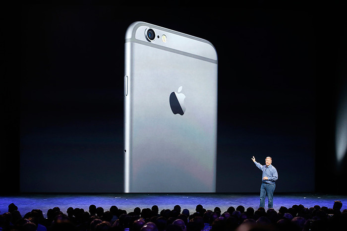 Глава компании Apple Тим Кук во время презентации