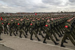 Участники пеших колонн парадного расчета войск Московского гарнизона Центрального военного округа во время тренировки к военному параду, посвященному 71-й годовщине победы в Великой Отечественной войне, на подмосковном полигоне в Алабино