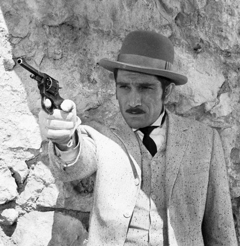 Армен Джигарханян в&nbsp;кадре из&nbsp;фильма &laquo;Новые приключения неуловимых&raquo;, 1968 год