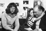 Евгений Леонов (справа) и Александра Яковлева в фильме Георгия Данелии «Слезы капали» (1982)