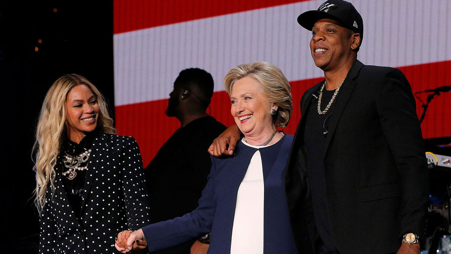 Рэпер Jay-Z и певица Бейонсе поддерживали Хиллари Клинтон в президентских выборах США. 4 ноября 2016 года в рамках кампании в Кливленде в Огайо состоялся их концерт