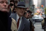 <b>«Самолетом, поездом, машиной» (1987)</b>
<br><br>
По сюжету (более молодой аудитории он сильно напомнит сценарий фильма «Впритык» с Робертом Дауни — младшим) преуспевающий рекламщик, планирующий отпраздновать День благодарения с семьей, из-за нелетной погоды вынужден отправиться в дорожное путешествие через всю страну — в компании крайне странного коммивояжера, своего невольного спутника.