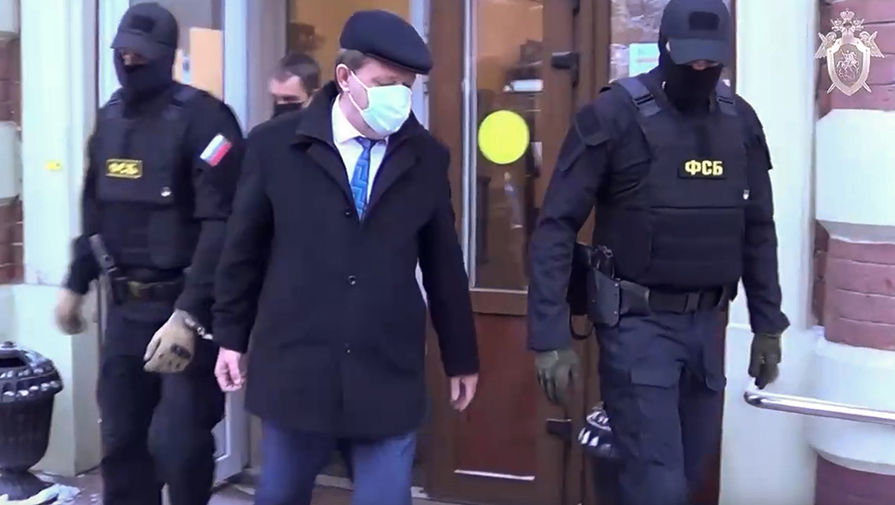 Задержание сотрудниками СК РФ и УФСБ мэра Томска Иван Кляйна по подозрению в превышении должностных полномочий, 13 ноября 2020 года (кадр из видео)