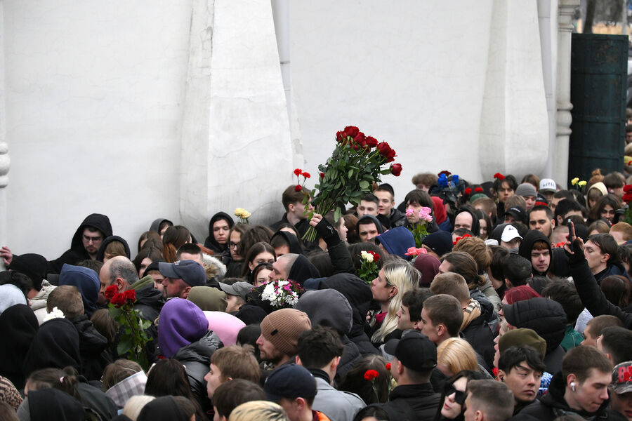 Церемония прощания с&nbsp;рэпером Пашей Техником в&nbsp;храме Петра и Павла в&nbsp;Лефортово в&nbsp;Москве, 11&nbsp;апреля 2025&nbsp;года
