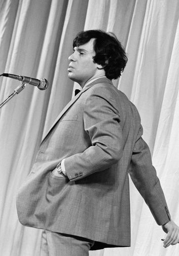 В&nbsp;1970-1980-х Шифрин выступал в&nbsp;Студенческом театре МГУ со спектаклями &laquo;До свидания, мальчики!&raquo; и &laquo;Ночь после выпуска&raquo;. Он дважды становился лауреатом конкурсов артистов эстрады &mdash; московского в&nbsp;1979 году и всесоюзного в&nbsp;1983-м. На&nbsp;фото Ефим Шифрин в&nbsp;1983 году