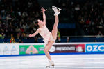 Софья Самоделкина выступает в короткой программе на чемпионате России — 2022