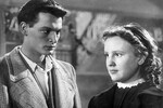 <b>«Аттестат зрелости», Татьяна Лукашевич (1954)</b>
<br><br>
В фильме «Аттестат зрелости» Лановой сыграл талантливого, но избалованного старшеклассника Валентина Листовского, который намеренно спровоцировал в школе конфликтную ситуацию. В прокате картину посмотрели около 18 млн зрителей.
В рецензии журнала «Искусство кино» отмечалось, что сценарист и режиссер не пожалели для главного героя «ярких и убедительных красок»: персонажа Ланового часто снимали крупным планом, чтобы зафиксировать его эмоции.