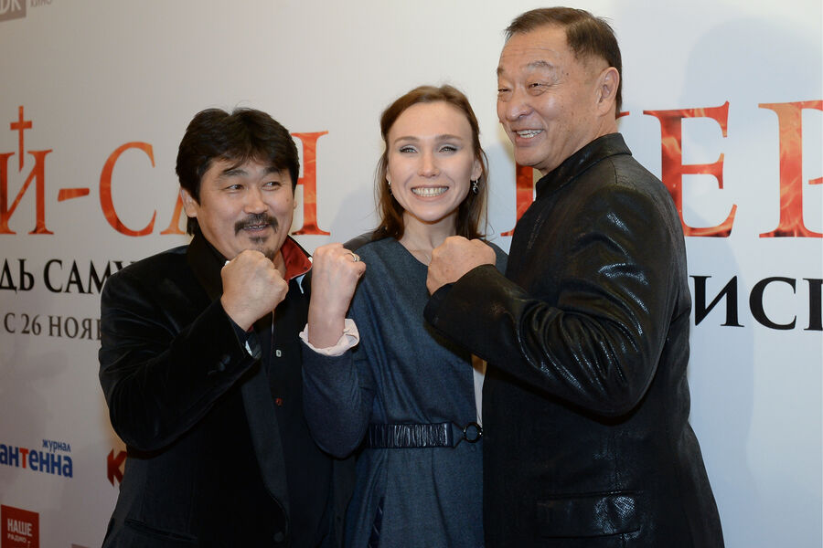 Актеры Дарья Екамасова и Кэри-Хироюки Тагава (справа) на&nbsp;премьере фильма &laquo;Иерей-Сан. Исповедь самурая&raquo; в&nbsp;Москве, 2015&nbsp;год