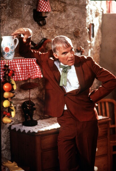 <b>«Отпетые мошенники» (1988)</b>
<br><br>
В&nbsp;&laquo;Отпетых мошенниках&raquo; Мартин и Майкл Кейн играют, собственно, отпетых мошенников, специализирующихся на&nbsp;соблазнении богатых дам и заключающих судьбоносное пари. Любопытно, что изначально в&nbsp;картине должны были появиться не Мартин и Кейн, а Мик Джаггер и Дэвид Боуи &mdash; но вариант с&nbsp;ними в&nbsp;итоге не выгорел.