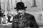 Актер Армен Джигарханян во время съемок телесериала «Короли российского сыска» режиссера Владимира Аленикова, 01 июня 1996 года