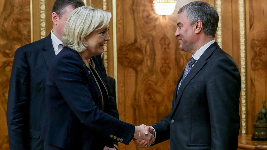 Кандидат в президенты Франции Марин Ле Пен и спикер Госдумы РФ Вячеслав Володин во время встречи в Москве