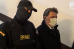 Задержание сотрудниками СК РФ и УФСБ мэра Томска Иван Кляйна по подозрению в превышении должностных полномочий, 13 ноября 2020 года (кадр из видео)
