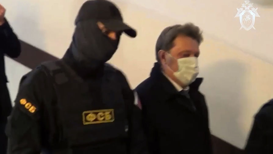 Задержание сотрудниками СК РФ и УФСБ мэра Томска Иван Кляйна по подозрению в превышении должностных полномочий, 13 ноября 2020 года (кадр из видео)