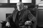 <b>Отар Иоселиани (2 февраля 1934 – 17 декабря 2023)</b> – советский, грузинский и французский кинорежиссер, сценарист, актер, педагог. Народный артист Грузинской ССР. Режиссер создал кинокартины «Листопад», «Жил певчий дрозд» и «Пастораль», которые были отмечены международными наградами, включая приз ФИПРЕССИ. С начала 1980-х годов Отар Иоселиани начал работать во Франции, где снял несколько документальных и полнометражных картин. Трижды отмечался специальным призом жюри на Венецианском кинофестивале, получал «Серебряного медведя», дважды премию «Ника», а также ряд других наград.