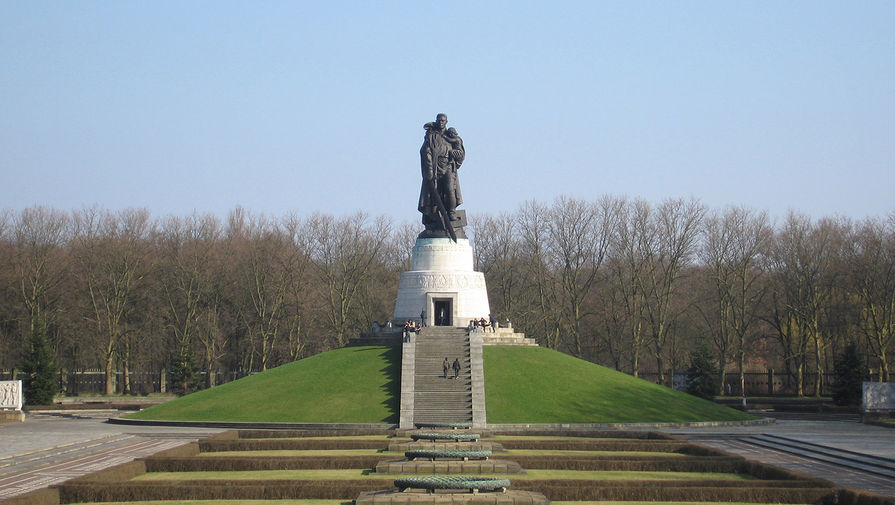 Памятник советскому Воину-Освободителю в&nbsp;Трептов-парке в&nbsp;Берлине, Германия