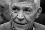 <b>Иван Бортник (16 апреля 1939 – 4 января 2019)</b> Советский и российский актер театра и кино. Народный артист Российской Федерации. Актер снялся почти в 50 фильмах советского и российского кинематографа, среди которых стоит особо выделить «Зеркало для героя», «Место встречи изменить нельзя», «Мусульманина», «Родню», «Объяснение в любви» и «Чужие письма». Также артист добился успеха в Театре на Таганке, где ему часто доставались главные роли — например, в спектаклях «Пугачев», «Мать», «На дне», «Живой», «Деревянные кони», «Борис Годунов»