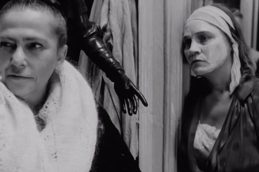 Нина Русланова в&nbsp;фильме &laquo;Хрусталёв, машину!&raquo; (1998)
