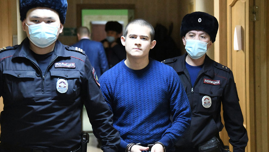6394595 23.11.2020 Сотрудники полиции конвоируют Рамиля Шамсутдинова в&nbsp;зал 2-го Восточного окружного военного суда в&nbsp;Чите, 23&nbsp;ноября 2020&nbsp;года