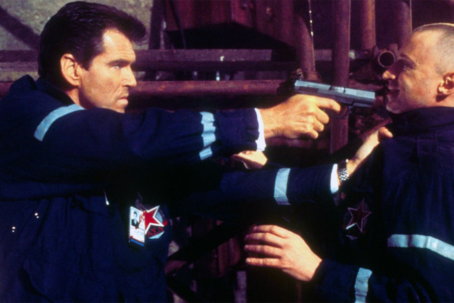 Кадр из&nbsp;фильма «И целого мира мало» (1999)
