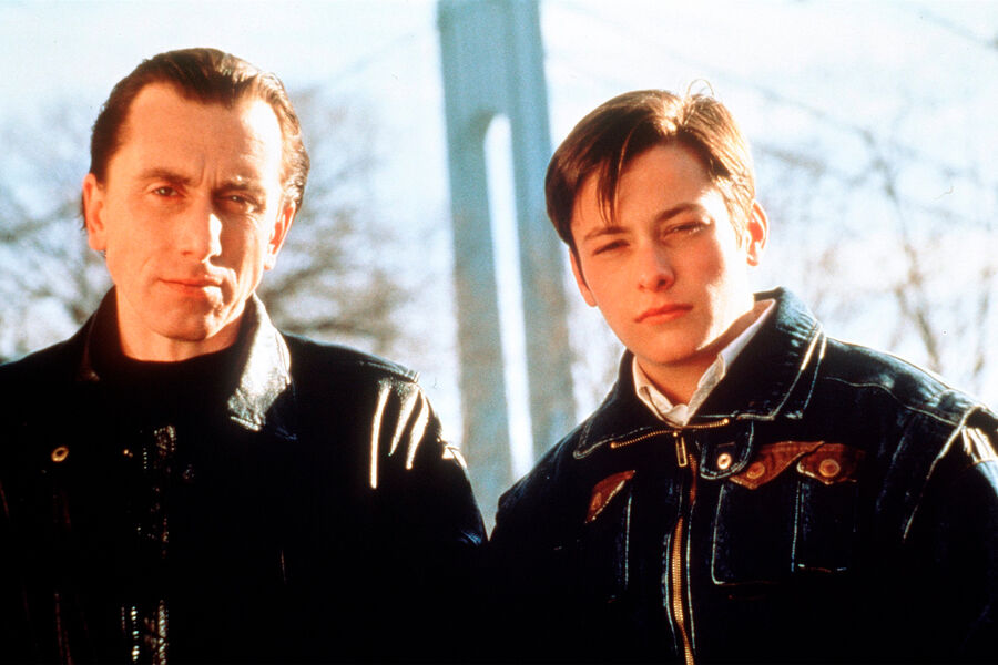 Тим Рот и Эдвард Ферлонг в&nbsp;кадре из&nbsp;фильма &laquo;Маленькая Одесса&raquo; (1994)