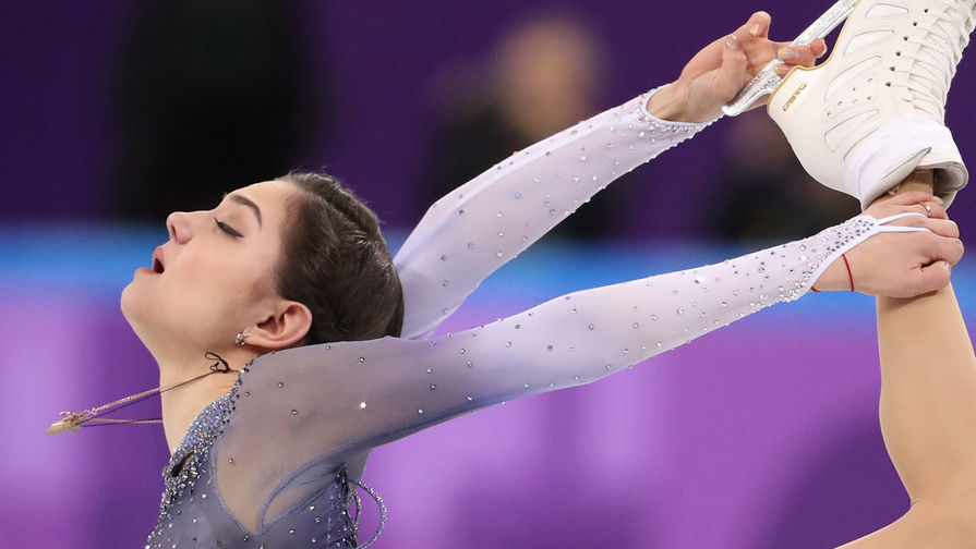 Российская фигуристка Евгения Медведева во время выступления в короткой программе в командного олимпийского турнира, 11 февраля 2018 года