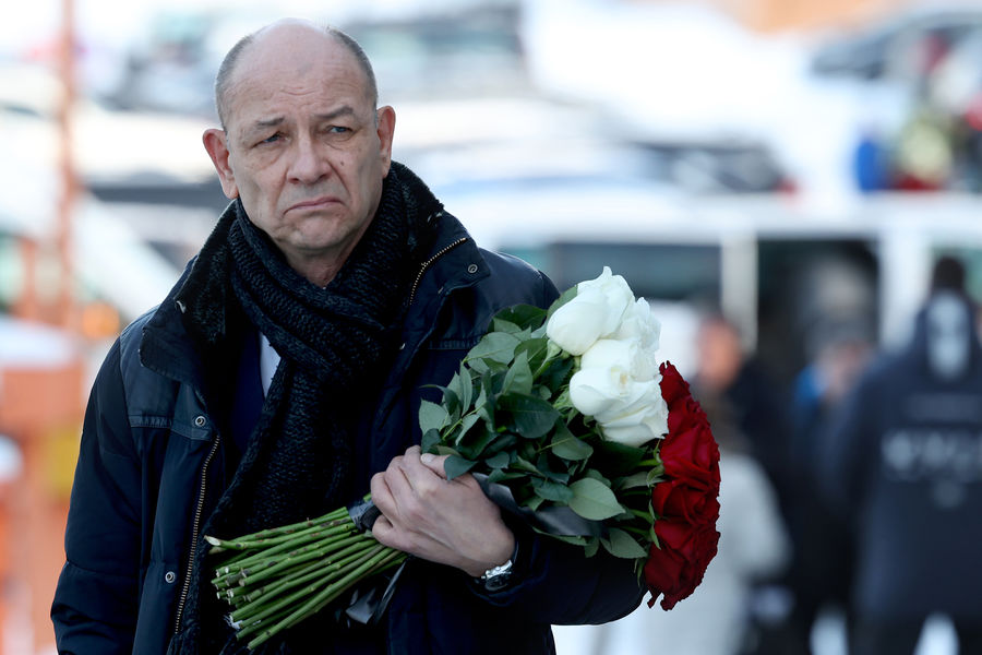 Журналист Алексей Самолетов у&nbsp;похоронного дома &laquo;Троекурово&raquo;, где прошла церемония прощания с&nbsp;телеведущим Михаилом Зеленским, 19&nbsp;января 2022&nbsp;года