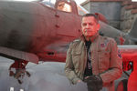 Николай Расторгуев перед премьерой фильма «Девятаев» режиссера Тимура Бекмамбетова в рамках Международного московского кинофестиваля у кинотеатра «Поклонка» в Музее Победы, 2021 год
