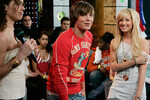 Зак Эфрон и Эшли Тисдейл выступают на передаче MTV Total Request Live, 2006 год